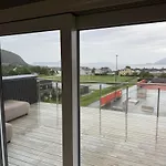 Luksurios Enebolig, Naer Alesund Villa Ytterland