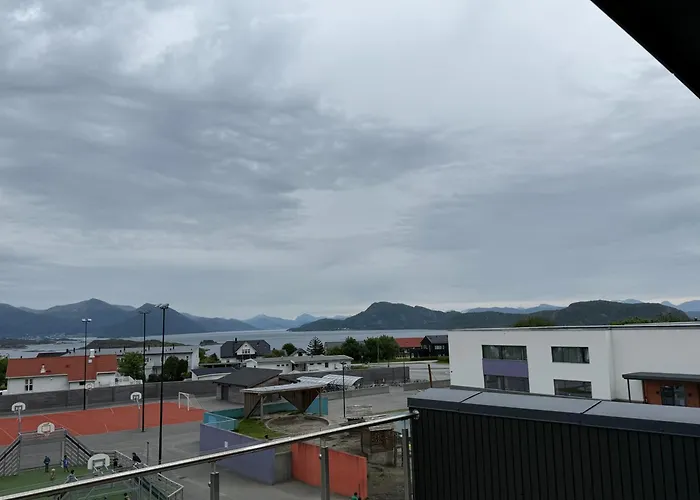 Luksurios Enebolig, Naer Alesund Villa Ytterland