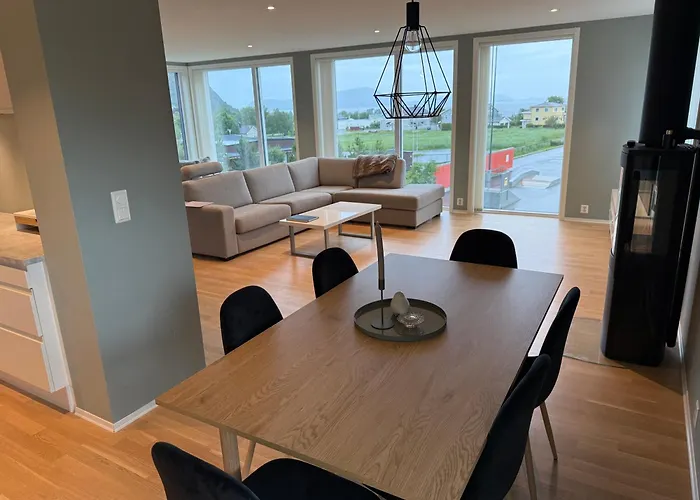 Luksurios Enebolig, Naer Alesund Villa *