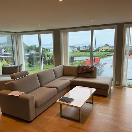 Luksurios Enebolig, Naer Alesund Villa Ytterland