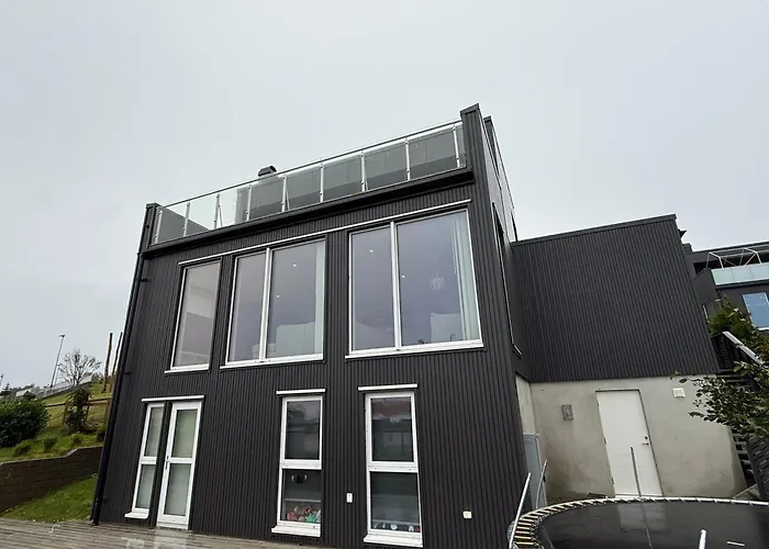 Luksurios Enebolig, Naer Alesund Villa Ytterland