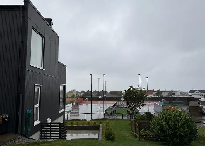 Luksurios Enebolig, Naer Alesund Ytterland