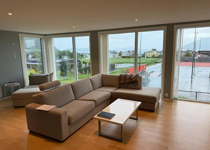 Luksurios Enebolig, Naer Alesund Villa Ytterland